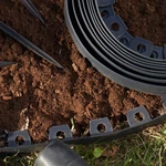 Kép 5/11 - Nortene Flexible Edge rugalmas, műanyag gyepszegély szett, 20 db leszúró tüskével, 4 cm x 10 m