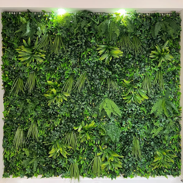 Nortene Vertical Tropic Természetes hatású zöldfal  trópusi növényekkel